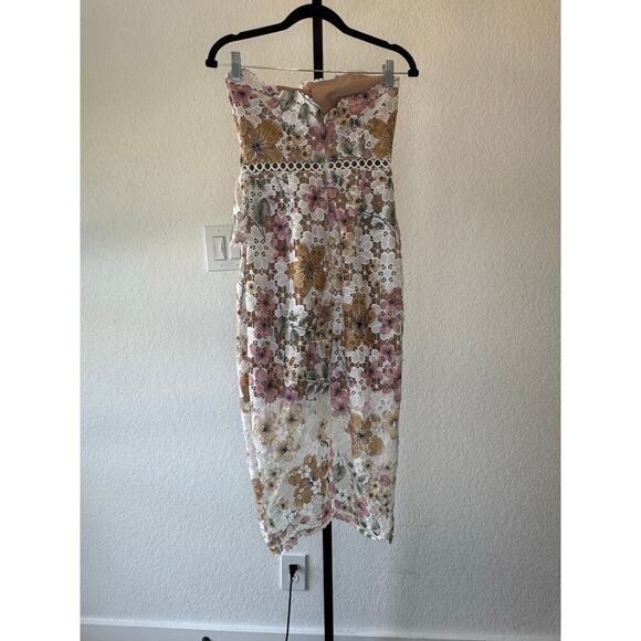 Elliatt | Times Floral Print Strapless Lace Cocktail Dress - Picture 4 of 7